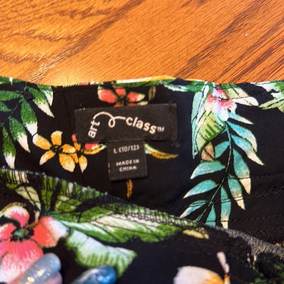 Girls Black,bright floral, flat front, pull-on lounge pants with belt. Art class - Picture 8 of 14